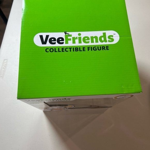 Brand New VeeFriends Gary Vaynerchuk Common Sense Cow Collectible Figure - Picture 2 of 6